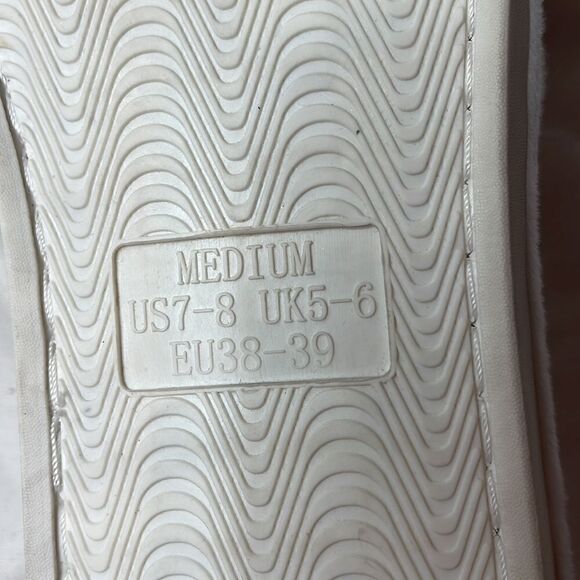 AW Bridal Engagement Slippers. Size Medium 7/8. - Picture 7 of 7